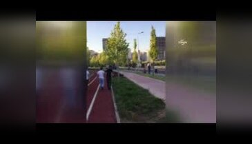 Uçaktan atılan bombanın Külliye önüne düşme ve patlama anı