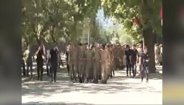 Genelkurmay Başkanlığı'nda bulunan 200'e yakın silahsız er polislere teslim oldu