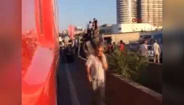 Askerlere saldırıyı polis engelledi
