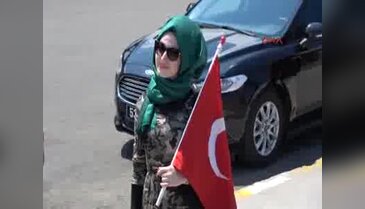 Rize'de halk meydandan ayrılmıyor