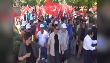 İzmit'te 20 bin kişi darbeye karşı yürüdü