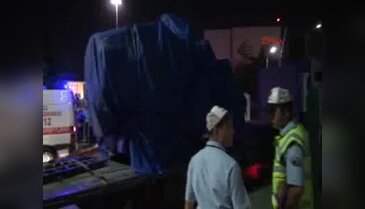 Havalimanı'na 2 tır mühimmat ve 1 zırhlı araç getirildi