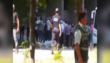 Darbe girişiminde bulunan aralarından generallerinden bulunduğu  darbeci askerler adliyeye sevk edildi