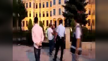 Aracı trafikten men edilen sürücü polisle tartıştı
