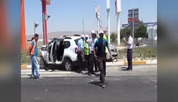 Aksaray'da 2 otomobil çarpıştı: 3 ölü, 5 yaralı