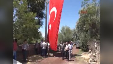 Astsubay Halisdemir'in baba evinde yas ve gurur bir arada