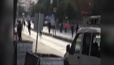 İstanbul Acıbadem'de askerler teslim oldu