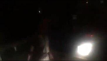 Darbeci askerin vatandaşı vurma anı kamerada