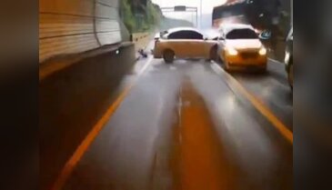 Otobüs otomobilleri biçti: 4 ölü, 16 yaralı