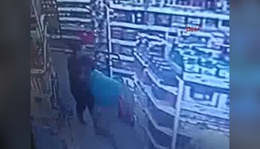 'Sesini kesmezsen seni Özgecan gibi yaparım' diyerek tartakladı.