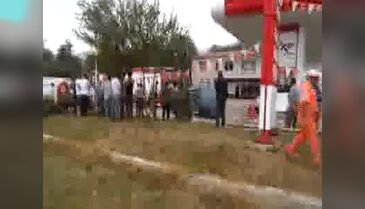 Asfalta dökülen mazot 2 can aldı