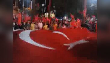 Demokrasi nöbeti sürüyor