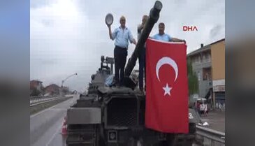 Tanklarla hatıra fotoğrafı