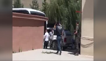 Hakkari'de gözaltına alınan biri tuğgeneral 4 rütbeli adliyeye çıkarıldı