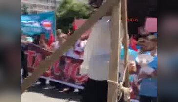 Eskişehir'de darağacı kurup Gülen'in maketini astılar