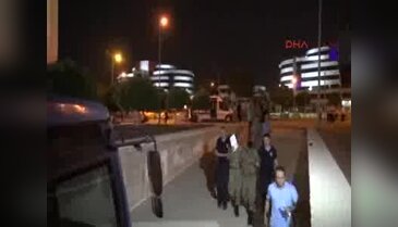 Konya'da 32 hakim ve savcı, 25 asker, 2 emniyet müdürü tutuklandı