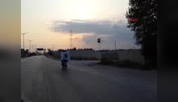 Adana'da elektrikli bisikletle çamaşır makinesi taşıdı