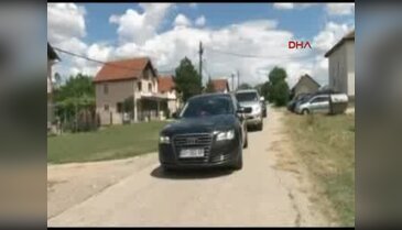 Cumhurbaşkanı Taçi, savaşta hayatını kaybeden Sırpların mezarına çiçek koydu