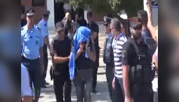 Yunanistan'dan 8 askere 2'şer ay hapis