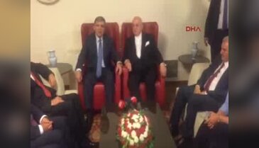 Abdullah Gül, siyasi parti lideriyle görüşüyor