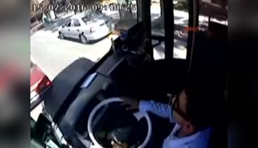 Manisalı otobüs şoföründen örnek davranış