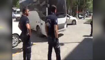 Siverek'te 15 polise kelepçe