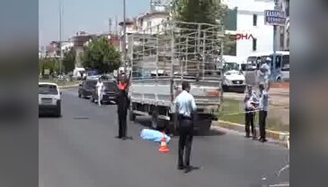 'Beni o.. yaptınız' dedi, kamyonetin önüne atlayıp canına kıydı