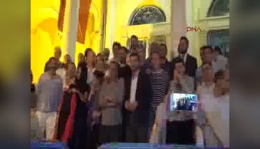 Ünlülerden İzmir'deki demokrasi nöbetine büyük destek
