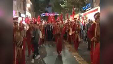 Mehter takımı eşliğinde demokrasi yürüyüşü