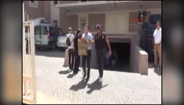İzmir'de gözaltındaki askerler  adliyeye sevk edildi