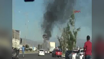 Erzincan'da polis otosuna el bombalı saldırı - 1