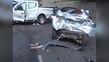 Kocaeli TEM Otoyolu'nda 8 araç birbirine girdi: 7 yaralı