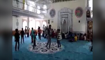 Ankara'da miniklerden demokrasi şehitleri için dua