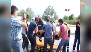 Akyazı'da kavşakta kaza: 5 yaralı