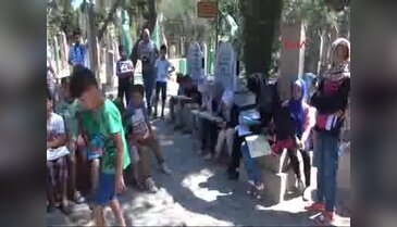 Şanlıurfa'da şehitler için mezarlıkta Kur'an-ı Kerim okudular