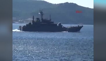 Rus savaş gemisi Çanakkale Boğazı'ndan geçti