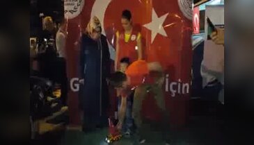 Küçük fenomen Türk Bayraklı yeni kamyonuna kavuştu