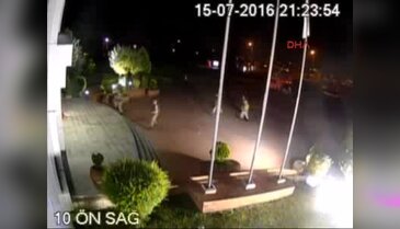 15 Temmuz'da AKOM binasında yaşananlar kamerada - 1