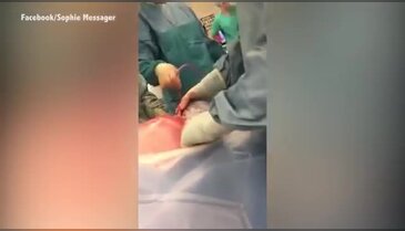 Bebek kendi elleriyle doğdu