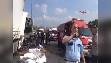 Sol şeritte TIR faciası: 1 ölü, 7 yaralı