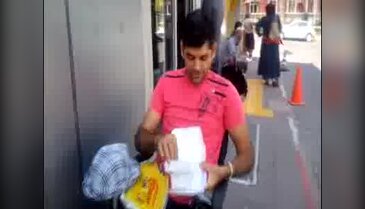 Reklamda görüp cep telefonu sipariş etti oyuncağı geldi