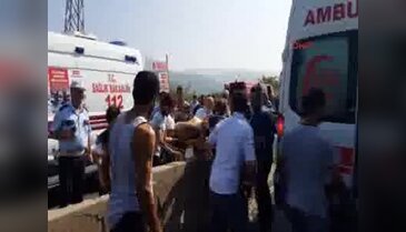 Düzce'de doğuma giderken kaza yaptılar