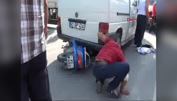 Minibüse çarpan motosiklet sürücüsü yaralandı