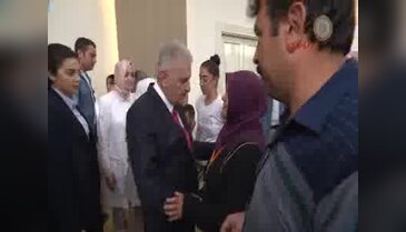 Başbakan Yıldırım, Kazan'da hastaları ziyaret etti