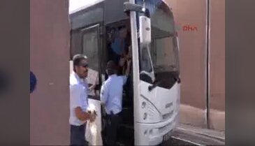 Kayseri'de adliyeye çıkarılan 43 polisten 32'si tutuklandı