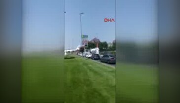 İstanbul'da yolda uçak görenler şaşkına döndü