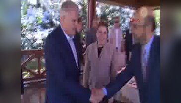 Başbakan Yıldırım basın temsilcileriyle kahvaltıda bir araya geldi