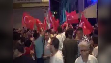 Darbe girişimi gecesi insan seli