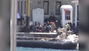 Bodrum'da 2 botta 95 mülteci yakalandı