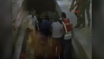Raylara düşen yaşlı adam ölümden döndü